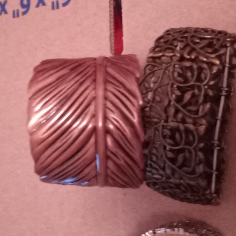 Bracelets - Picture 3 of 4